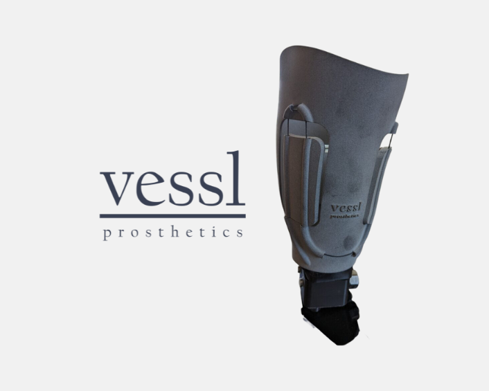 A picture of prosthetic leg with adjustable socket